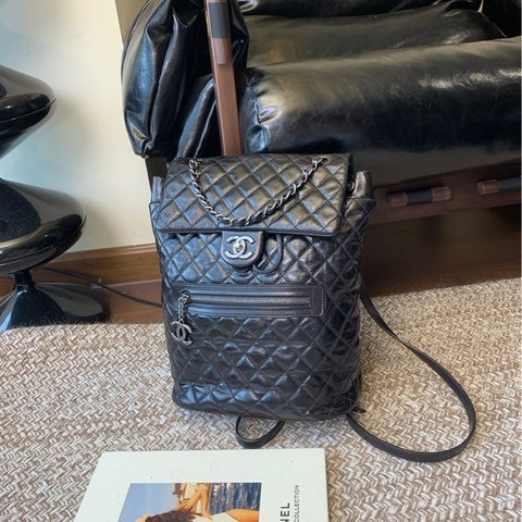 Chanel 香奈兒黑銀油蠟皮薩爾茲堡雙肩包