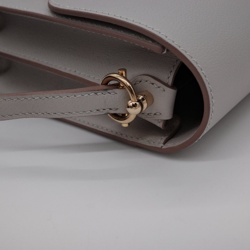 Hermès愛馬仕 Sac Roulis 18 D刻 珍珠灰 牛皮 斜背包 豬鼻子包-9