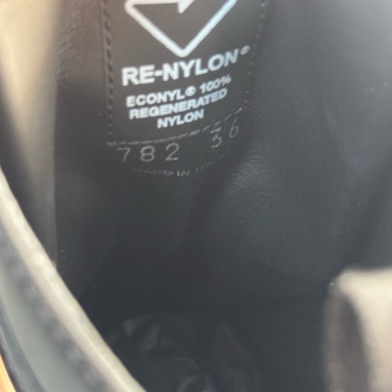 閒置新 Prada普拉達/36碼/黑色三角標系帶短靴/無附件-3