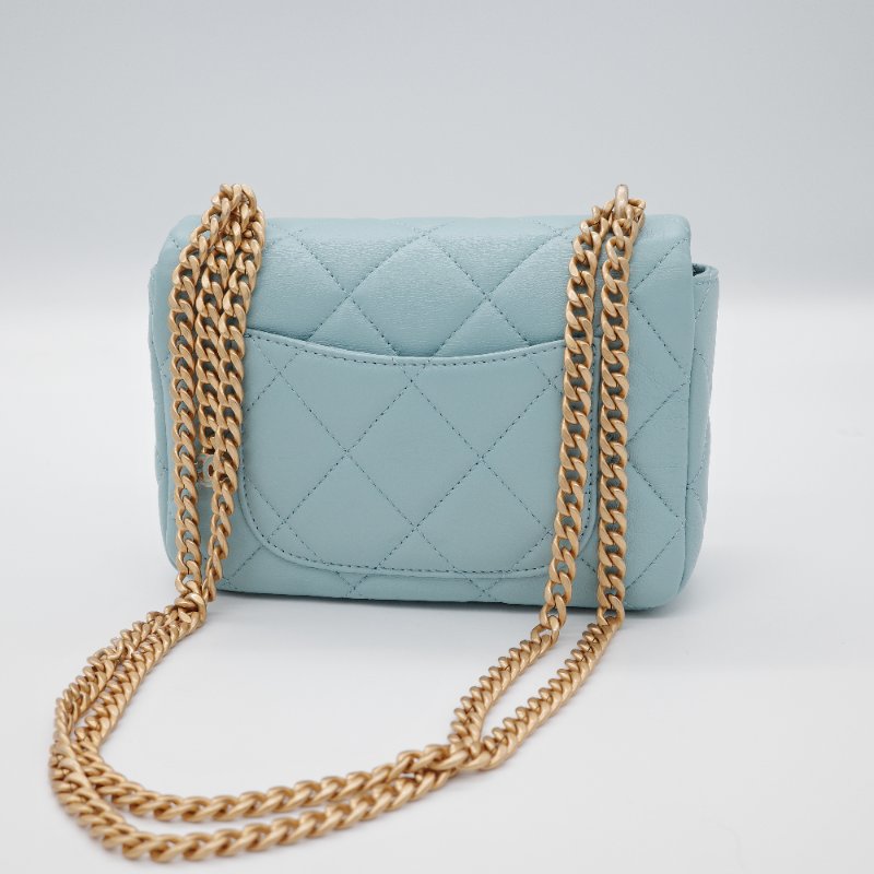 （💙22 春夏絕美限量款💙）Chanel 香奈兒 方胖子 淡藍色 寶寶藍  琺瑯CC 扣 山羊皮絎縫 口蓋包  鍊條包 翻蓋包-5