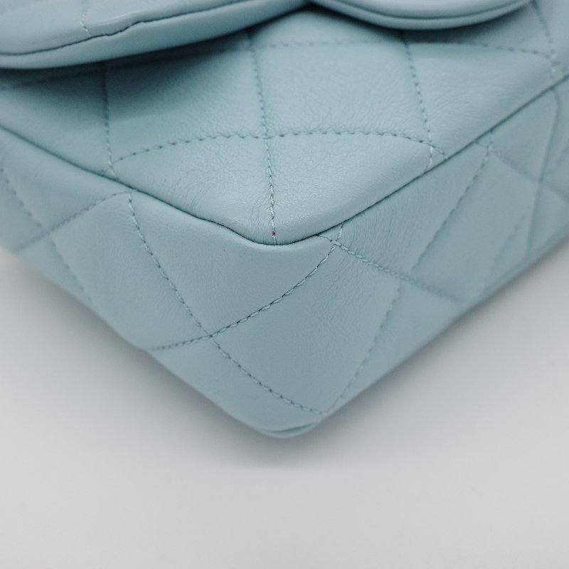（💙22 春夏絕美限量款💙）Chanel 香奈兒 方胖子 淡藍色 寶寶藍  琺瑯CC 扣 山羊皮絎縫 口蓋包  鍊條包 翻蓋包-7