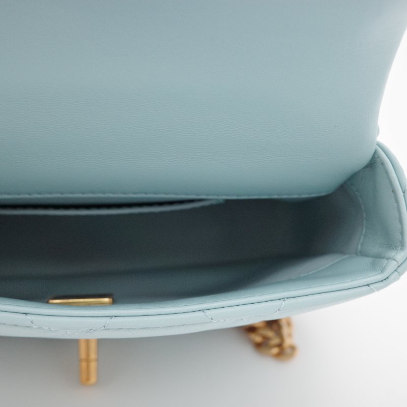 （💙22 春夏絕美限量款💙）Chanel 香奈兒 方胖子 淡藍色 寶寶藍  琺瑯CC 扣 山羊皮絎縫 口蓋包  鍊條包 翻蓋包-13