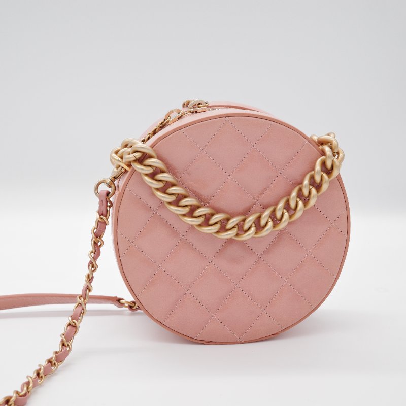 Chanel香奈兒 Round as Earth 粉橘色 牛皮 圓餅斜背小包-1