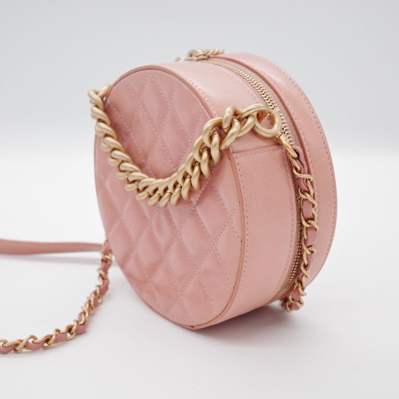 Chanel香奈兒 Round as Earth 粉橘色 牛皮 圓餅斜背小包-3