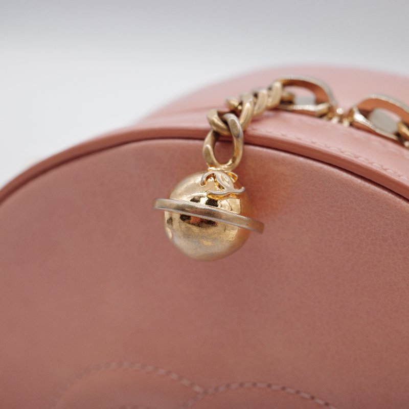 Chanel香奈兒 Round as Earth 粉橘色 牛皮 圓餅斜背小包-5