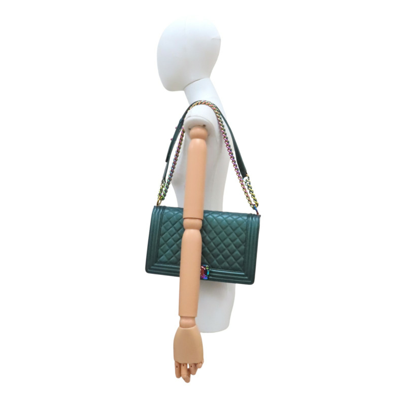 綠色 Iridescent 菱格紋 牛皮 BOY 28 鍊帶肩背包【CHANEL 香奈兒】 A67086-10