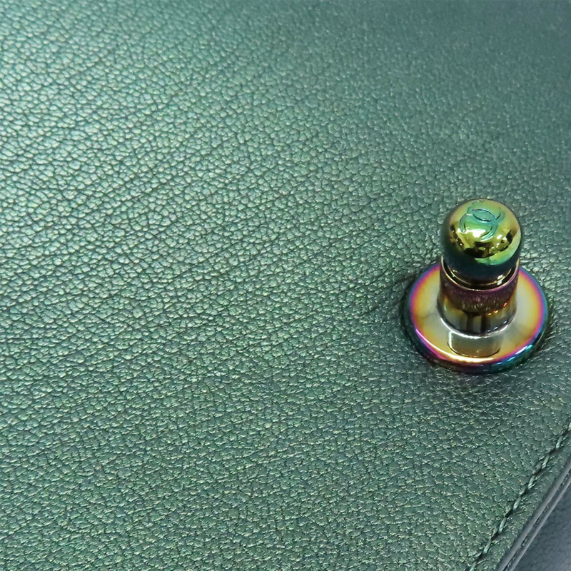 綠色 Iridescent 菱格紋 牛皮 BOY 28 鍊帶肩背包【CHANEL 香奈兒】 A67086-18