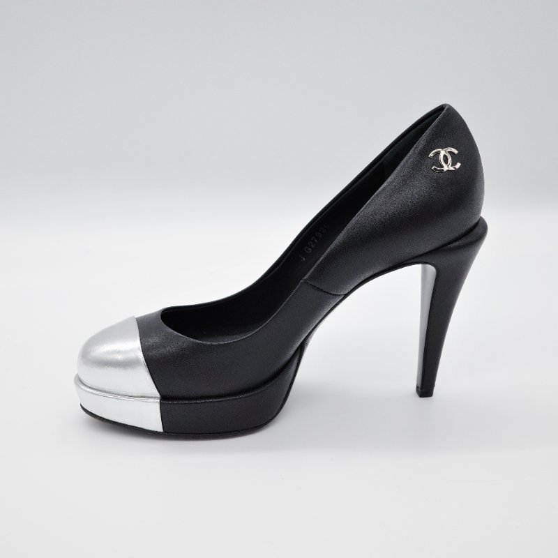 Chanel香奈兒 黑色皮革拼接銀色金屬 鞋頭高跟鞋-4