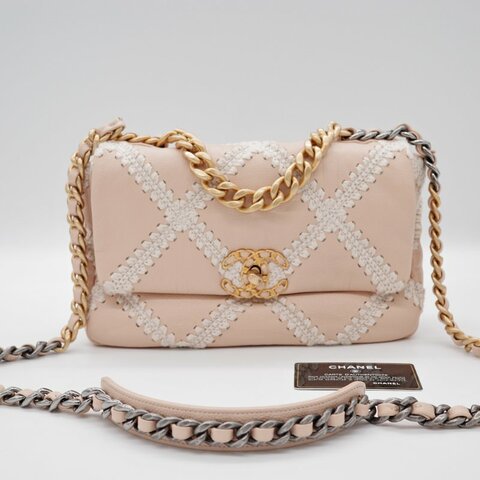 Chanel香奈兒 19 裸粉色 大菱格紋白色鉤針縫線 小牛皮 翻蓋包 肩背包