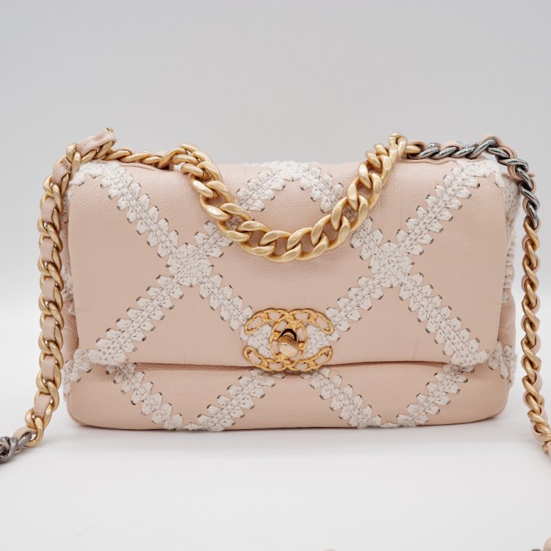 Chanel香奈兒 19 米色 大菱格紋白色鉤針縫線 小牛皮 翻蓋包 肩背包-1