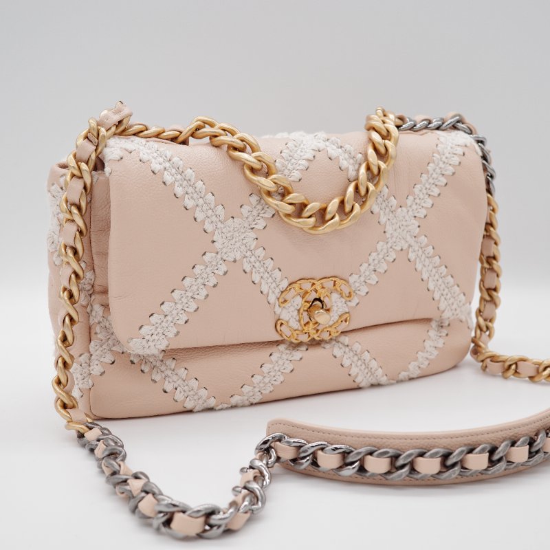 Chanel香奈兒 19 米色 大菱格紋白色鉤針縫線 小牛皮 翻蓋包 肩背包-3