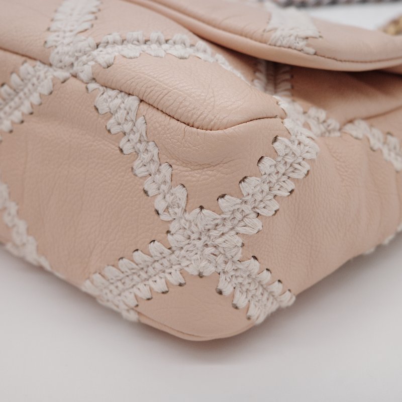 Chanel香奈兒 19 米色 大菱格紋白色鉤針縫線 小牛皮 翻蓋包 肩背包-11