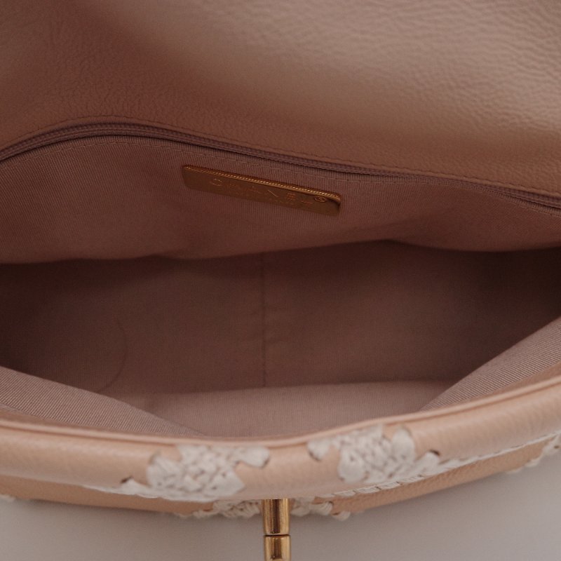 Chanel香奈兒 19 米色 大菱格紋白色鉤針縫線 小牛皮 翻蓋包 肩背包-17
