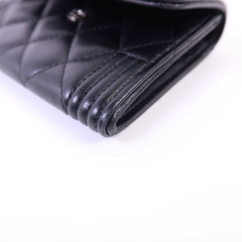 CHANEL 羊皮皮革Boy Card Holder銀扣卡片套-10