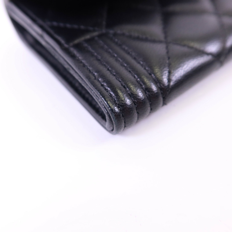 CHANEL 羊皮皮革Boy Card Holder銀扣卡片套-11