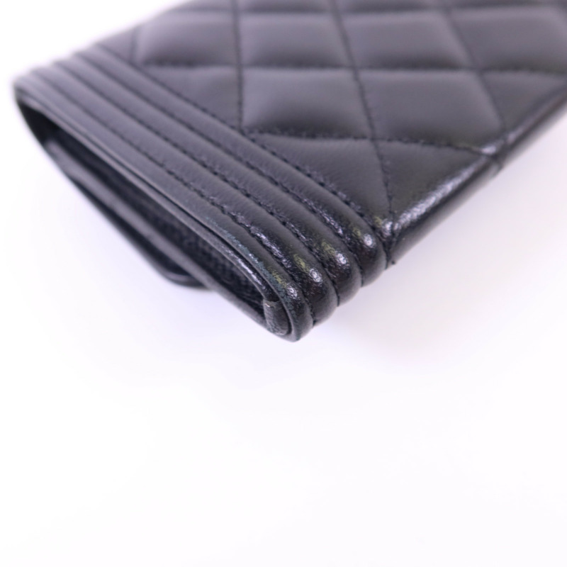 CHANEL 羊皮皮革Boy Card Holder銀扣卡片套-13