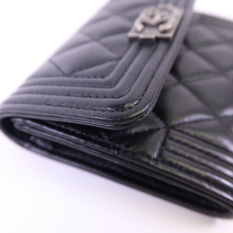 CHANEL 羊皮皮革Boy Card Holder銀扣卡片套-15