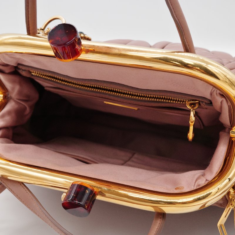 Miu Miu繆繆 Matelassé 經典抓皺 霧粉色 羊皮 肩背包 手提包-4