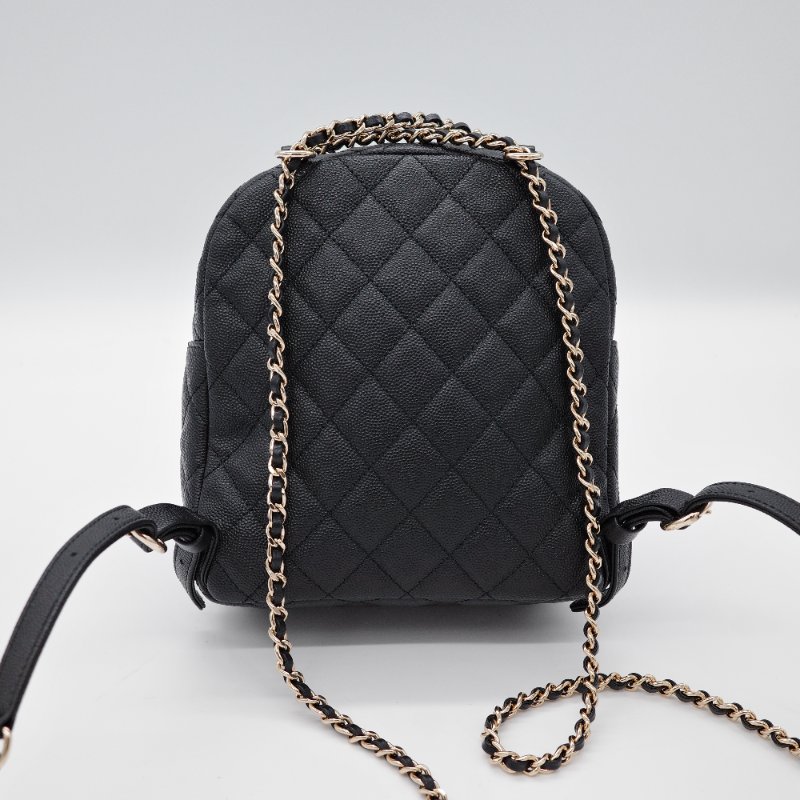 Chanel香奈兒CC Day 黑色 魚子醬小牛皮 迷你後背包-5