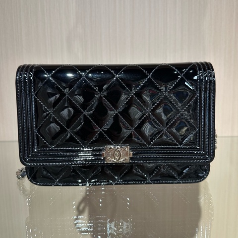 Chanel香奈兒黑色漆皮woc菱格鏈條包