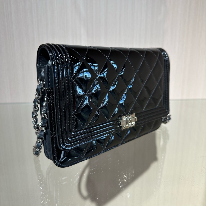 Chanel香奈兒黑色漆皮woc菱格鏈條包-1
