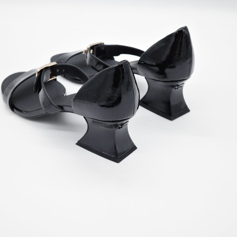 Chanel 香奈兒 黑色 漆皮 粗跟涼鞋-3