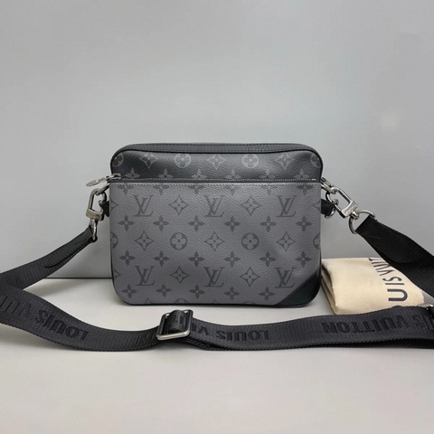 LV路易威登Trio系列男士黑老花郵差包 芯片