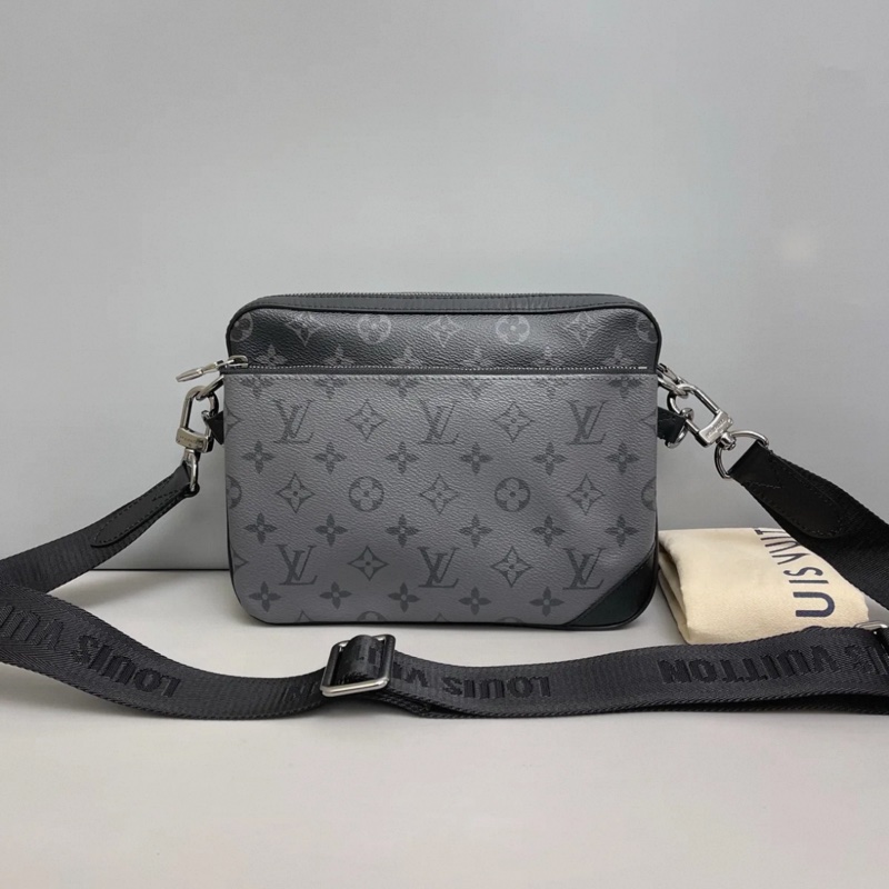 LV路易威登Trio系列男士黑老花郵差包 芯片-0