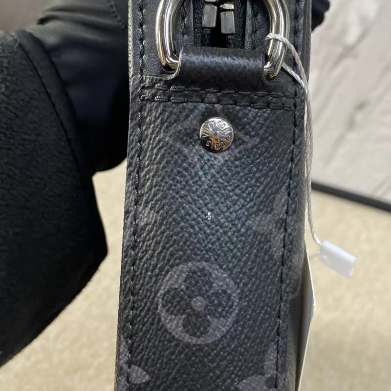 LV路易威登Trio系列男士黑老花郵差包 芯片-10