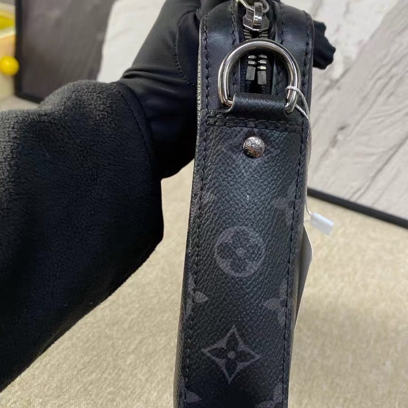 LV路易威登Trio系列男士黑老花郵差包 芯片-12