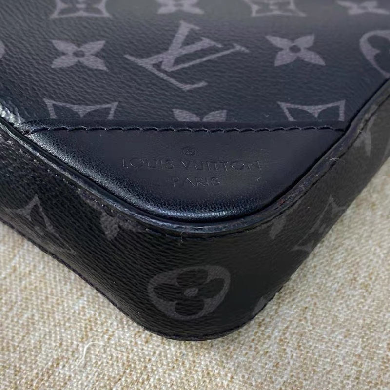 LV路易威登Trio系列男士黑老花郵差包 芯片-13
