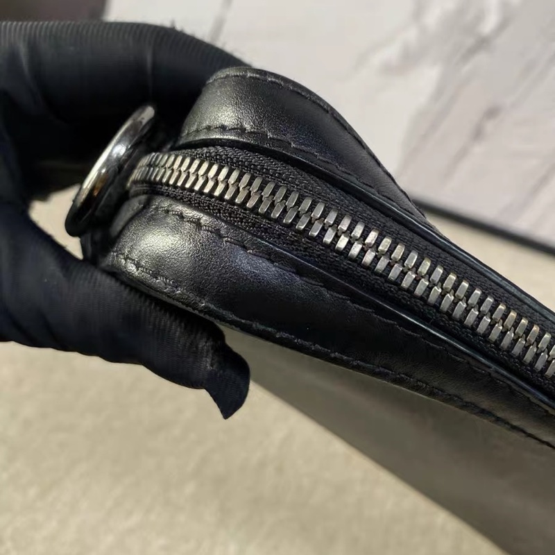 LV路易威登Trio系列男士黑老花郵差包 芯片-16