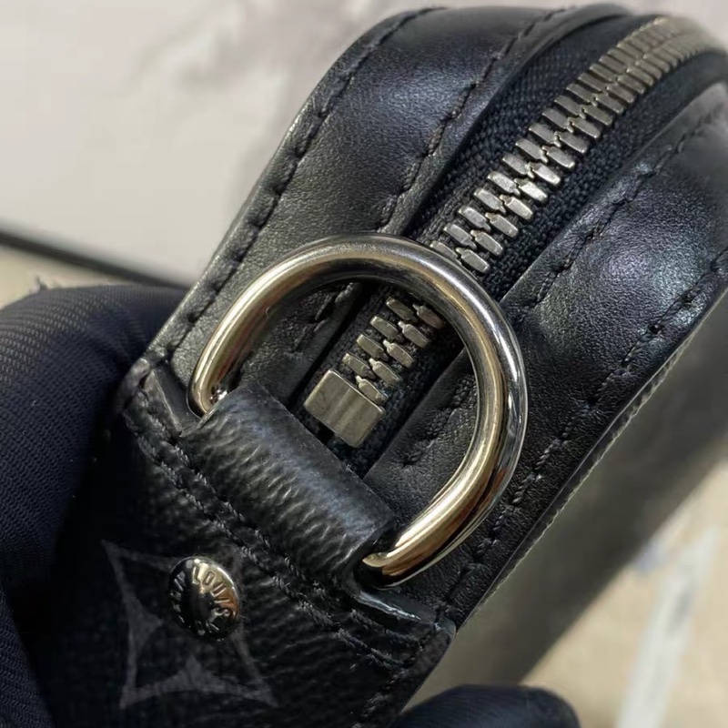 LV路易威登Trio系列男士黑老花郵差包 芯片-21