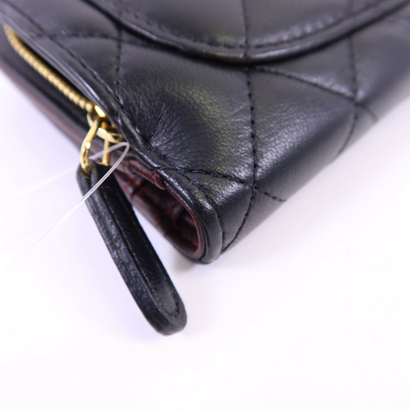 CHANEL 羊皮皮革Bifold Wallet金扣錢包-14