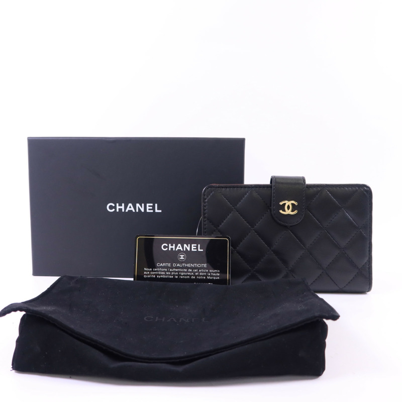 CHANEL 羊皮皮革Bifold Wallet金扣錢包-17