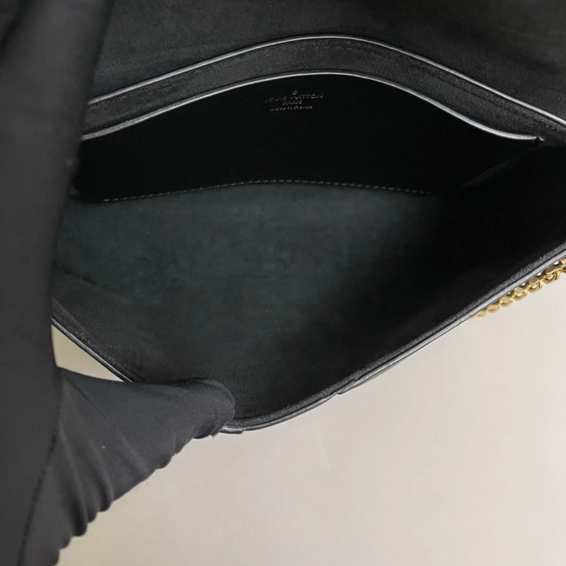 LV路易威登Love Note系列黑色全皮鏈條包-6