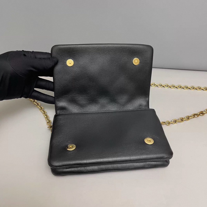 LV路易威登Coussin黑色全皮壓紋鏈條包 芯片-6