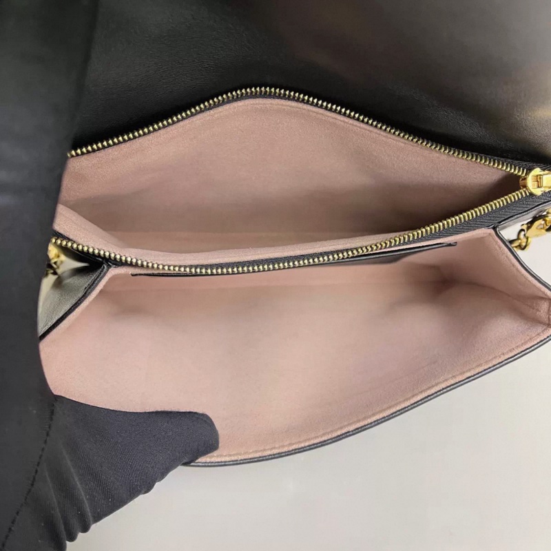 LV路易威登Coussin黑色全皮壓紋鏈條包 芯片-7