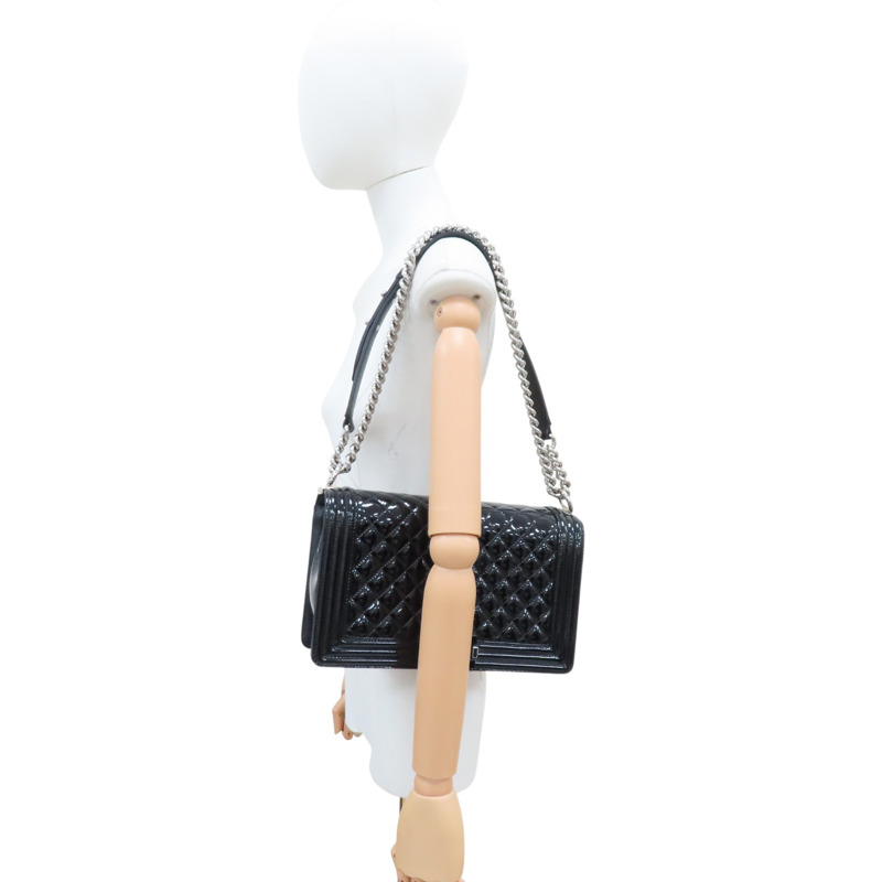 黑色 漆皮皮革 BOY 28 鏈帶肩背包【CHANEL 香奈兒】 A67086-8