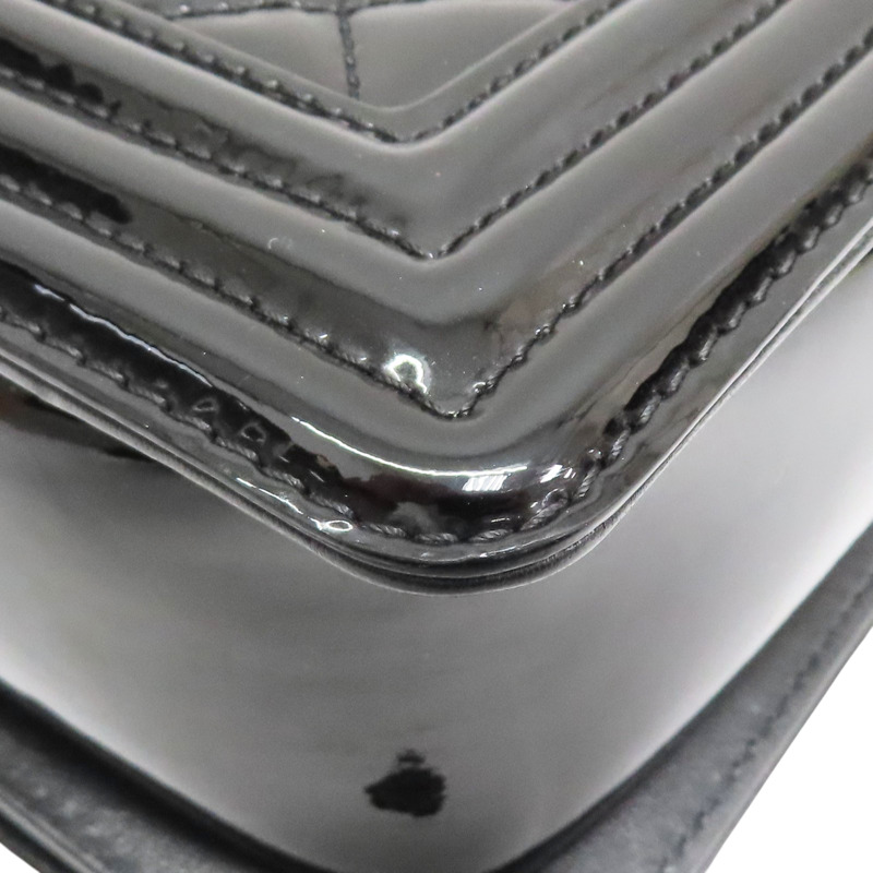 黑色 漆皮皮革 BOY 28 鏈帶肩背包【CHANEL 香奈兒】 A67086-12