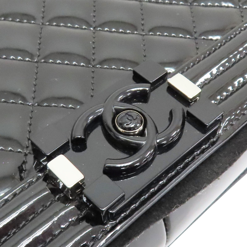 黑色 漆皮皮革 BOY 28 鏈帶肩背包【CHANEL 香奈兒】 A67086-13