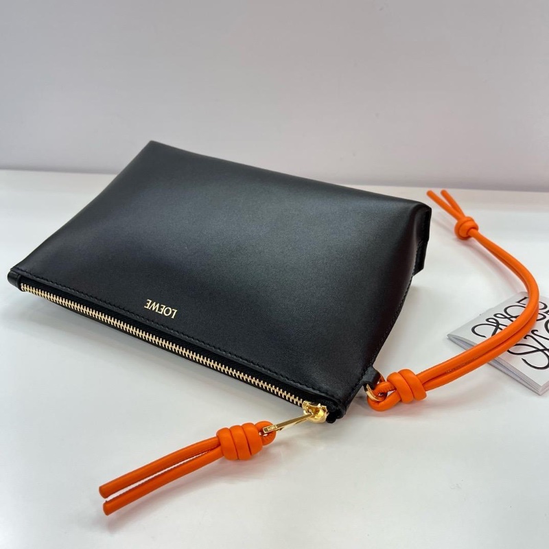 Loewe knot T pouch ( Black )-2