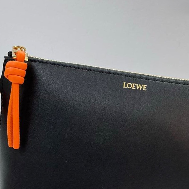 Loewe knot T pouch ( Black )-4