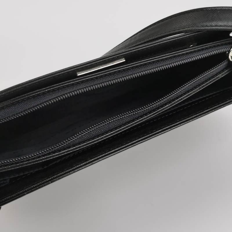 Burberry牛皮純色Logo銘牌斜挎包單肩包-6