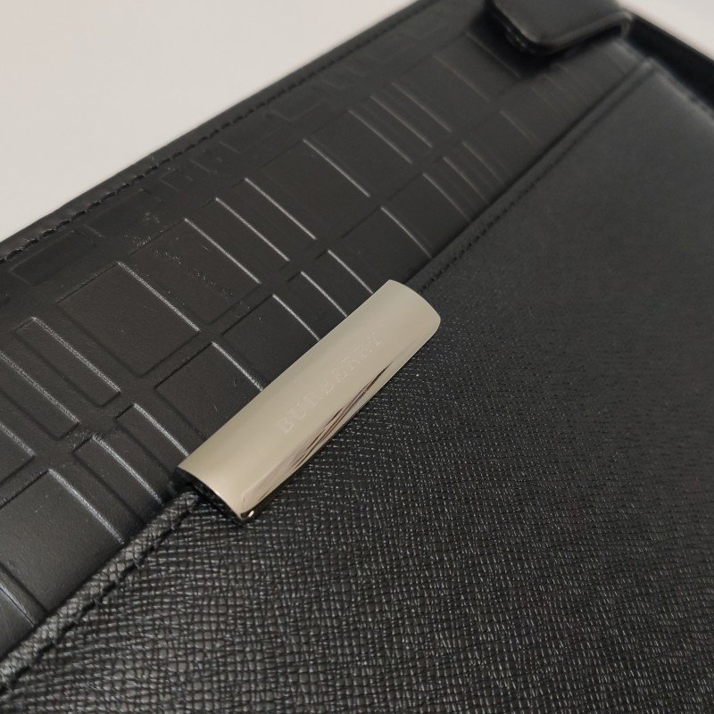 Burberry牛皮純色Logo銘牌斜挎包單肩包-13