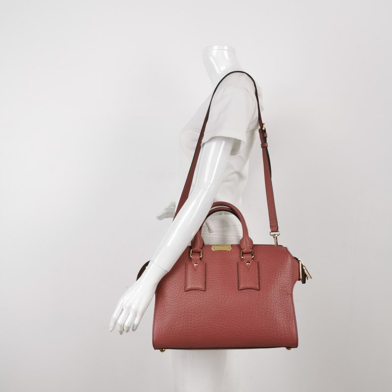 Burberry Clifton牛皮純色字母Logo徽標單肩包-1