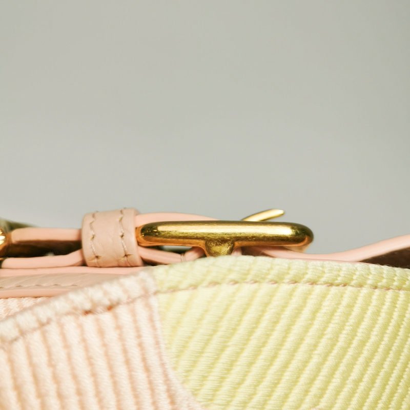 Burberry Chess牛皮帆布拼色圖案金屬旋扣斜挎包單肩包-10