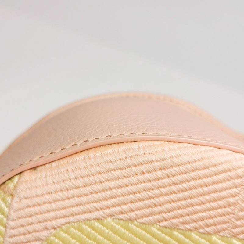 Burberry Chess牛皮帆布拼色圖案金屬旋扣斜挎包單肩包-15