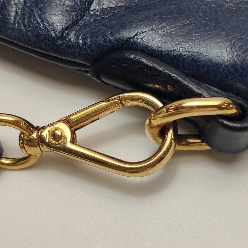 Miu Miu油蠟皮純色褶皺字母logo斜挎包單肩包-13