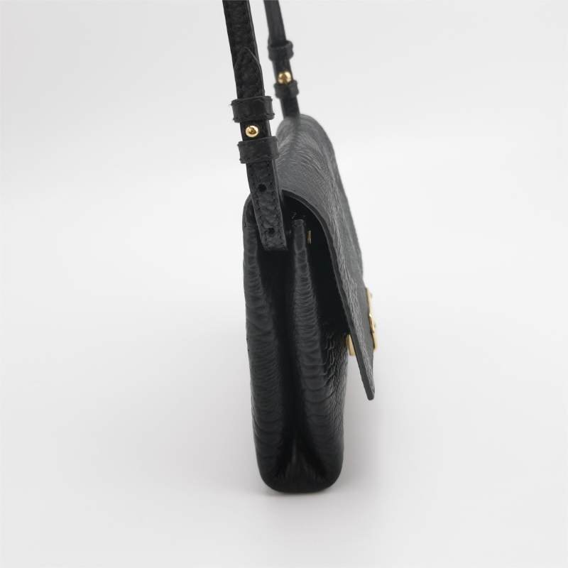 Burberry牛皮純色壓紋字母Logo銘牌斜挎包-2